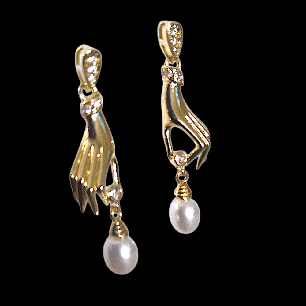 NWT Unique Hand W Pearl earrings - Picture 2 of 3